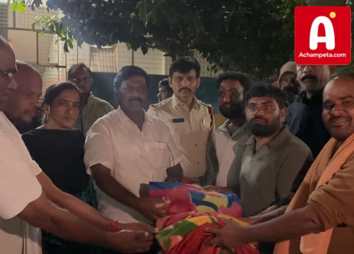 అచ్చంపేట ముంపు ప్రాంతాల్లో ఎమ్మెల్యే వంశీకృష్ణ అర్ధరాత్రి పర్యటన; బాధితులకు దుప్పట్ల పంపిణీ!