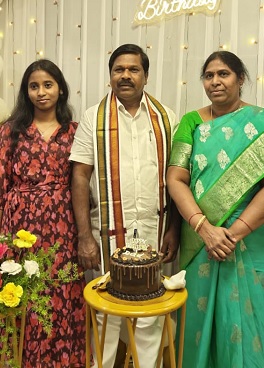 కుటుంబ సభ్యుల మధ్య ఘనంగా అచ్చంపేట MLA డాక్టర్ వంశీకృష్ణ గారి జన్మదిన వేడుకలు..