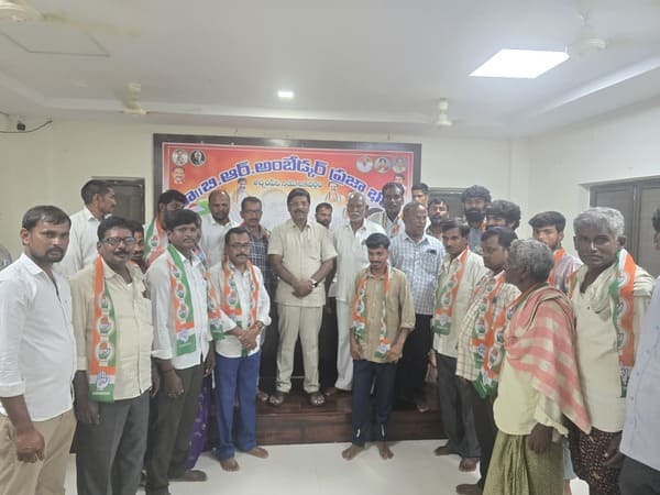 నడింపల్లిలో 30 మంది BRS కార్యకర్తలు కాంగ్రెస్‌లోకి చేరిక; ఎమ్మెల్యే వంశీకృష్ణ ఆధ్వర్యం